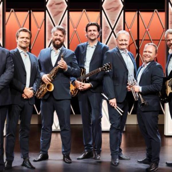 Tivoli_revy_2024_lowress_01